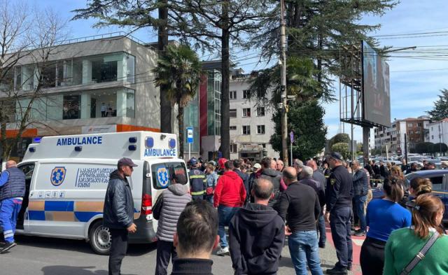 ქალაქის ცენტრში მანქანა არასრულწლოვანს დაეჯახა! – რა ხდება ამ წუთებში ადგილზე?